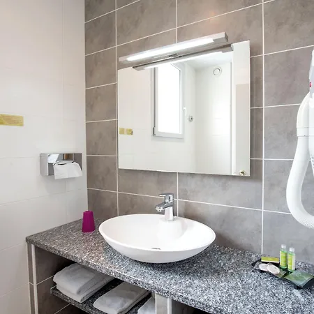 Hotel Cit'Hotel Bristol Perigueux Centre 3*