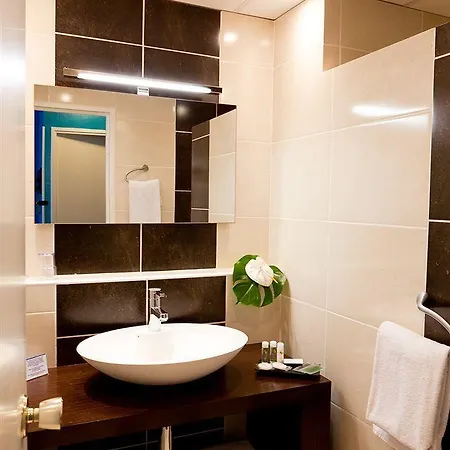 Hotel Cit'Hotel Bristol Perigueux Centre 3*