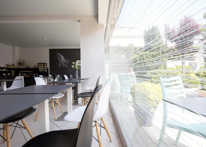 ホテル Bristol Logis Cit'hotel Centre 3*