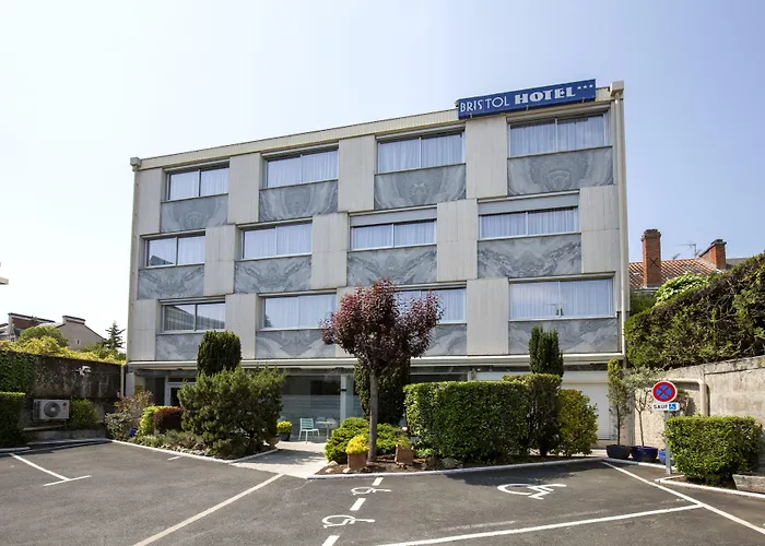 ホテル Bristol Logis Cit'hotel Centre 3*