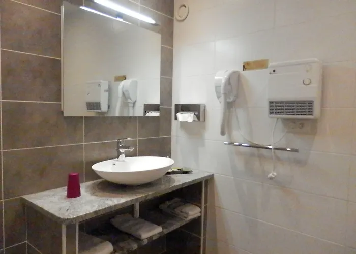 ホテル Bristol Logis Cit'hotel Centre ペリグー