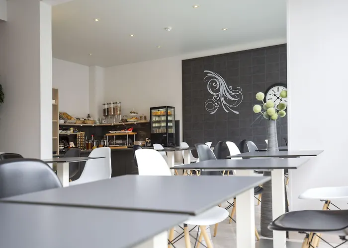 فندق Bristol Logis Cit'hotel Centre 3*