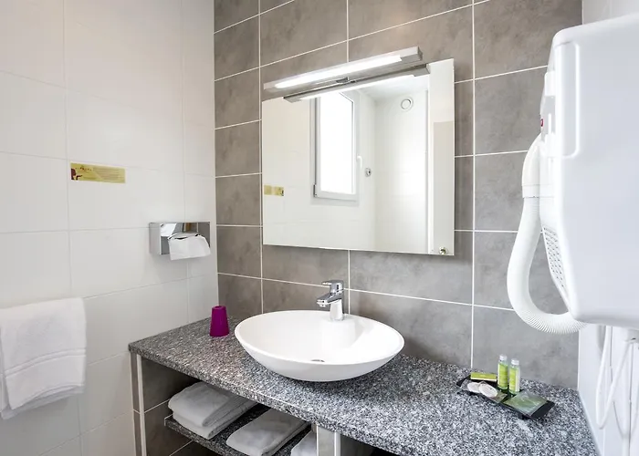 ホテル Bristol Logis Cit'hotel Centre ペリグー